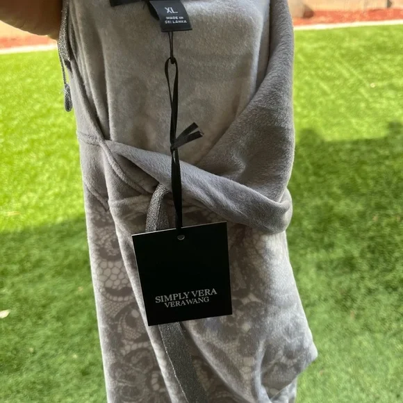 NWT Women’s gray and white hooded soft, sweatshirt by Simply Vera Wang size XL - Picture 5 of 5